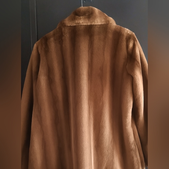 Dennis Basso Luxurious Tan and Brown Faux Fur Coat. - Picture 2 of 6